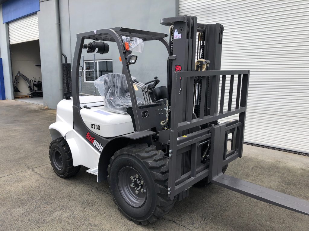 Farm forklift | Featured image for Diesel Power a Good Choice for a Farm Forklift Blog on Machinery Direct.